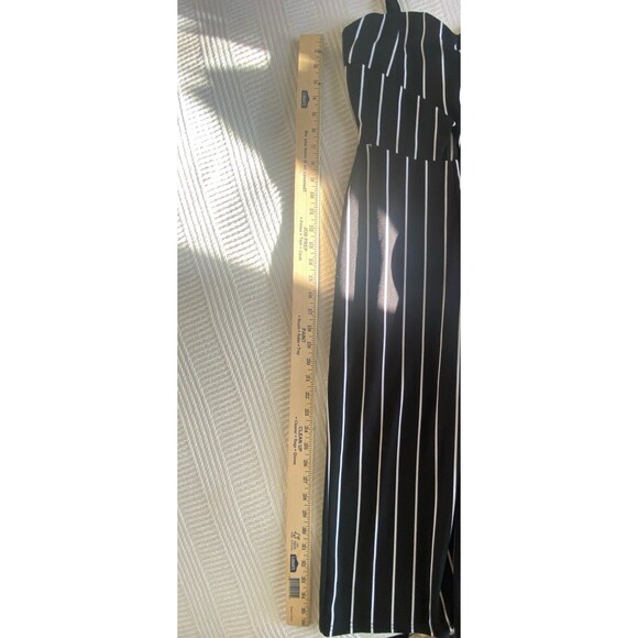 cute & classy black and white striped romper jumpsuit short wide leg cut NWOT - Picture 4 of 11